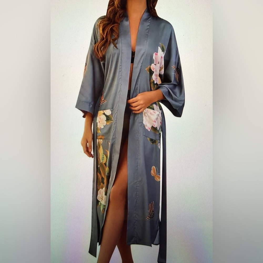 #1075 Women's Grey Floral Silky Feeling Kimono / Robe with pockets & a tie.